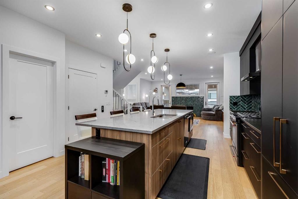 44 Timberline Way Sw, Calgary, AB - Indoor Photo Showing Kitchen With Upgraded Kitchen