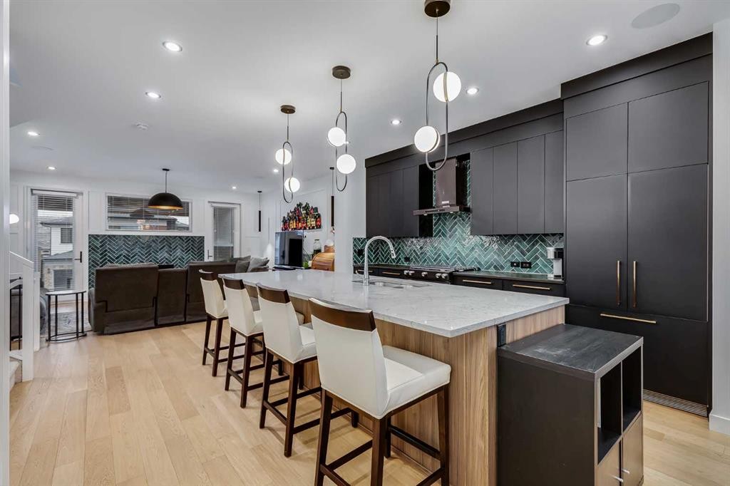 44 Timberline Way Sw, Calgary, AB - Indoor Photo Showing Kitchen With Upgraded Kitchen