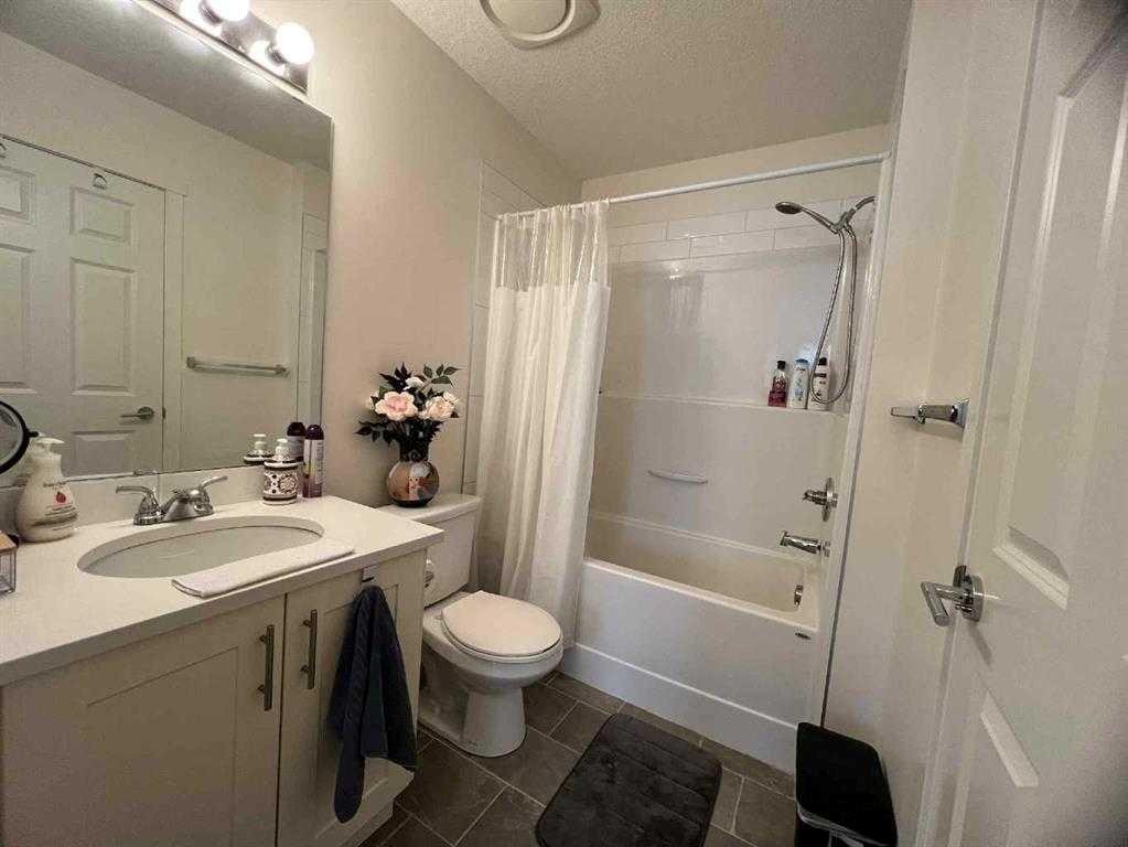 3313-99 Copperstone Park, Calgary, AB - Indoor Photo Showing Bathroom