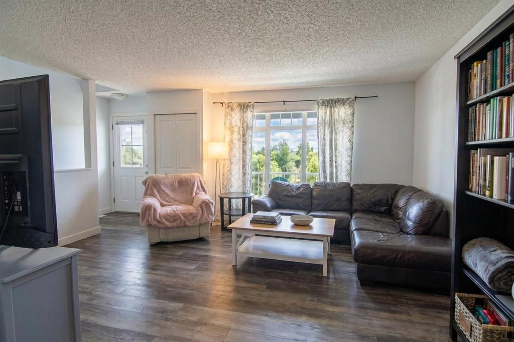 132 Copperpond Boulevard Se, Calgary, AB - Indoor Photo Showing Living Room
