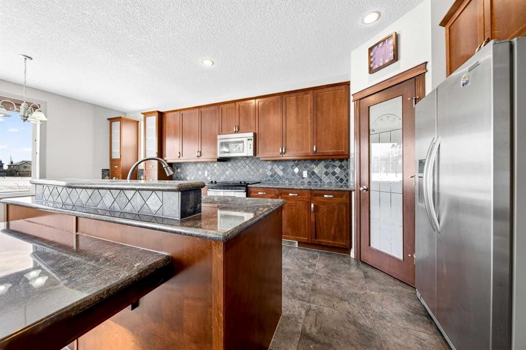 14 Springborough Crescent Sw, Calgary, AB - Indoor Photo Showing Kitchen With Upgraded Kitchen