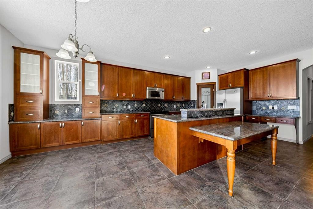 14 Springborough Crescent Sw, Calgary, AB - Indoor Photo Showing Kitchen