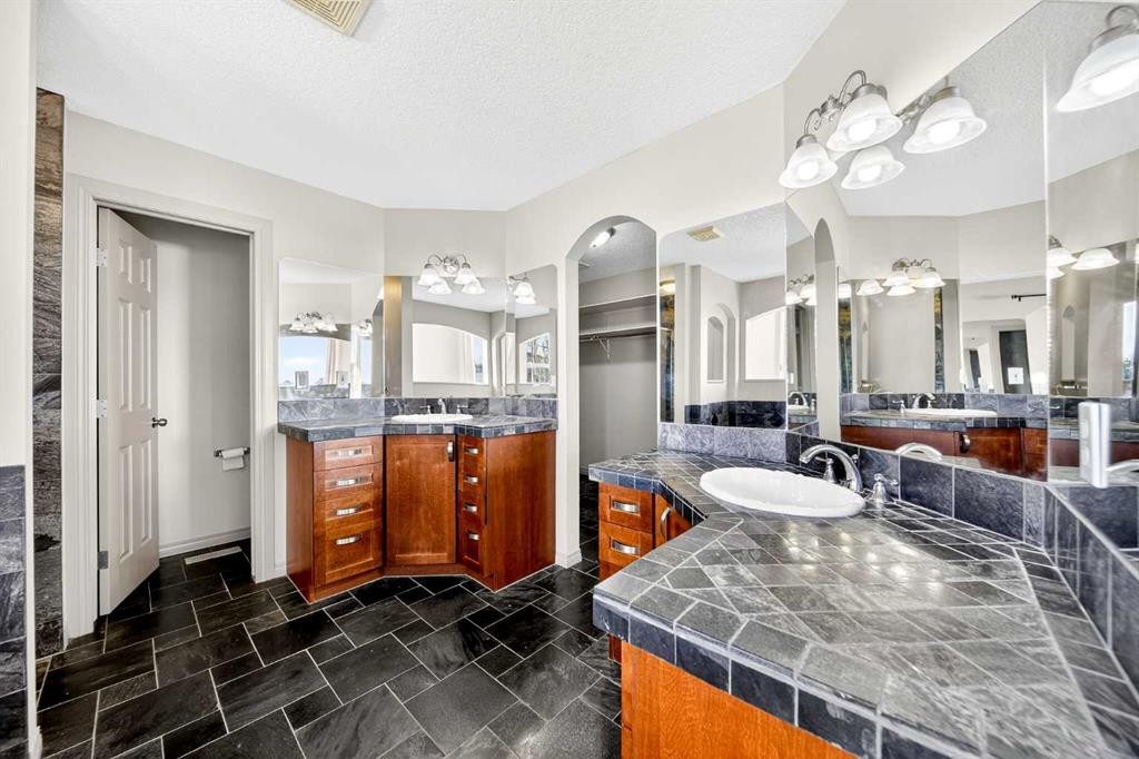 14 Springborough Crescent Sw, Calgary, AB - Indoor