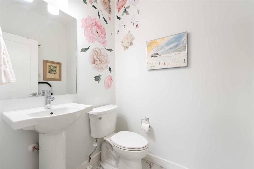 7411 202 Avenue Se, Calgary, AB - Indoor Photo Showing Bathroom