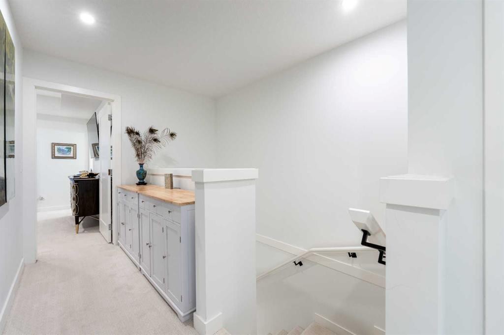 7411 202 Avenue Se, Calgary, AB - Indoor Photo Showing Other Room