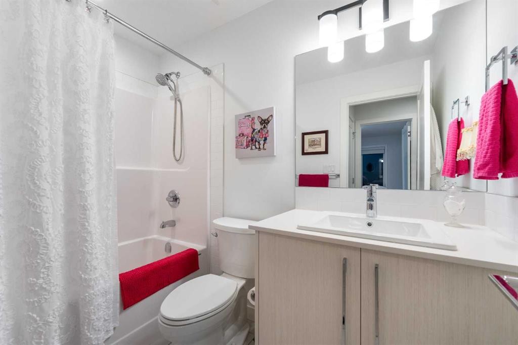 7411 202 Avenue Se, Calgary, AB - Indoor Photo Showing Bathroom