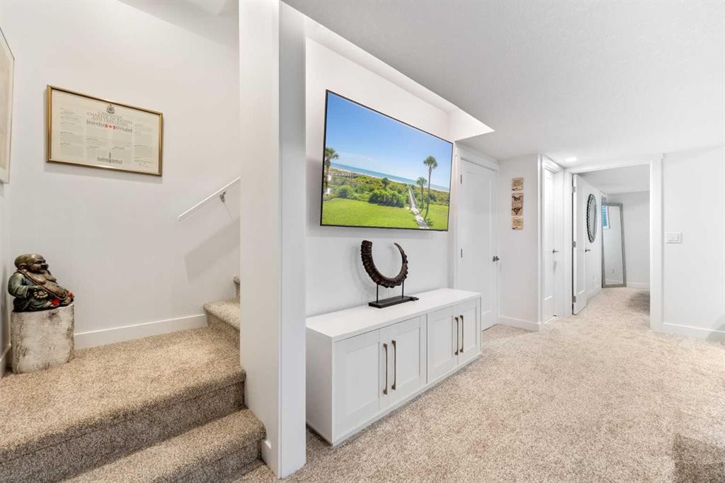 7411 202 Avenue Se, Calgary, AB - Indoor Photo Showing Other Room