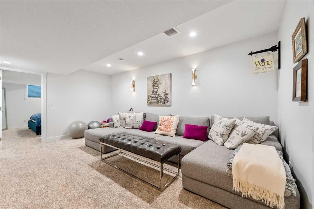 7411 202 Avenue Se, Calgary, AB - Indoor