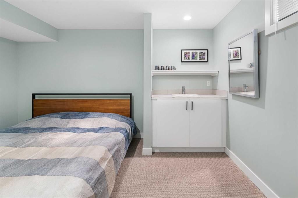 5689 Brenner Crescent Nw, Calgary, AB - Indoor Photo Showing Bedroom