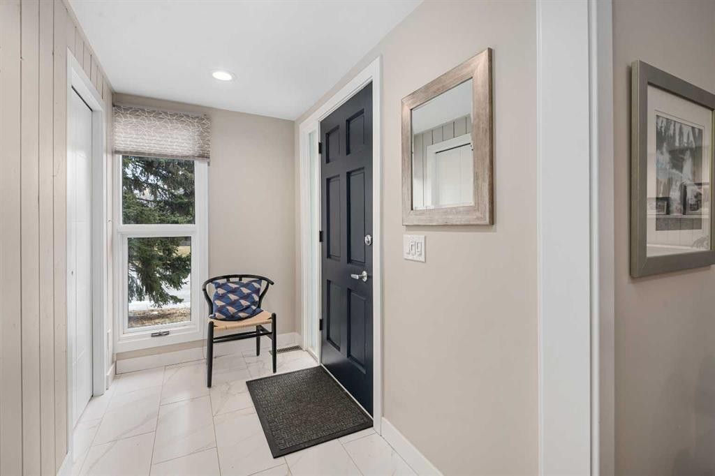 5689 Brenner Crescent Nw, Calgary, AB - Indoor Photo Showing Other Room
