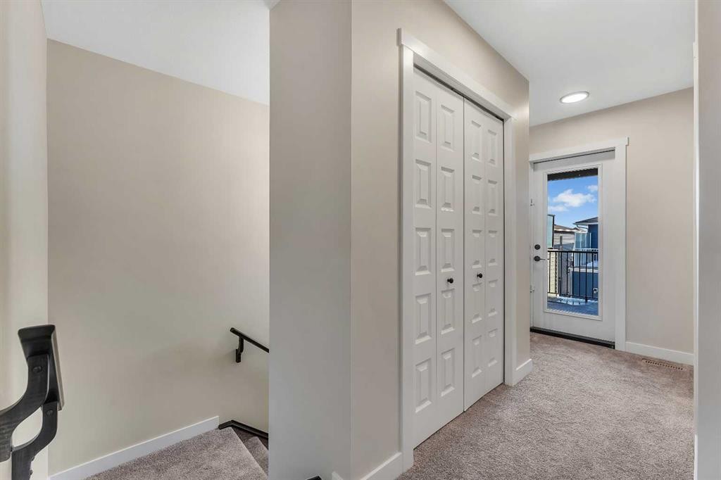 1047 Bayview Crescent, Airdrie, AB - Indoor Photo Showing Other Room