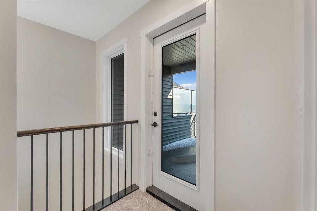 1047 Bayview Crescent, Airdrie, AB - Indoor Photo Showing Other Room