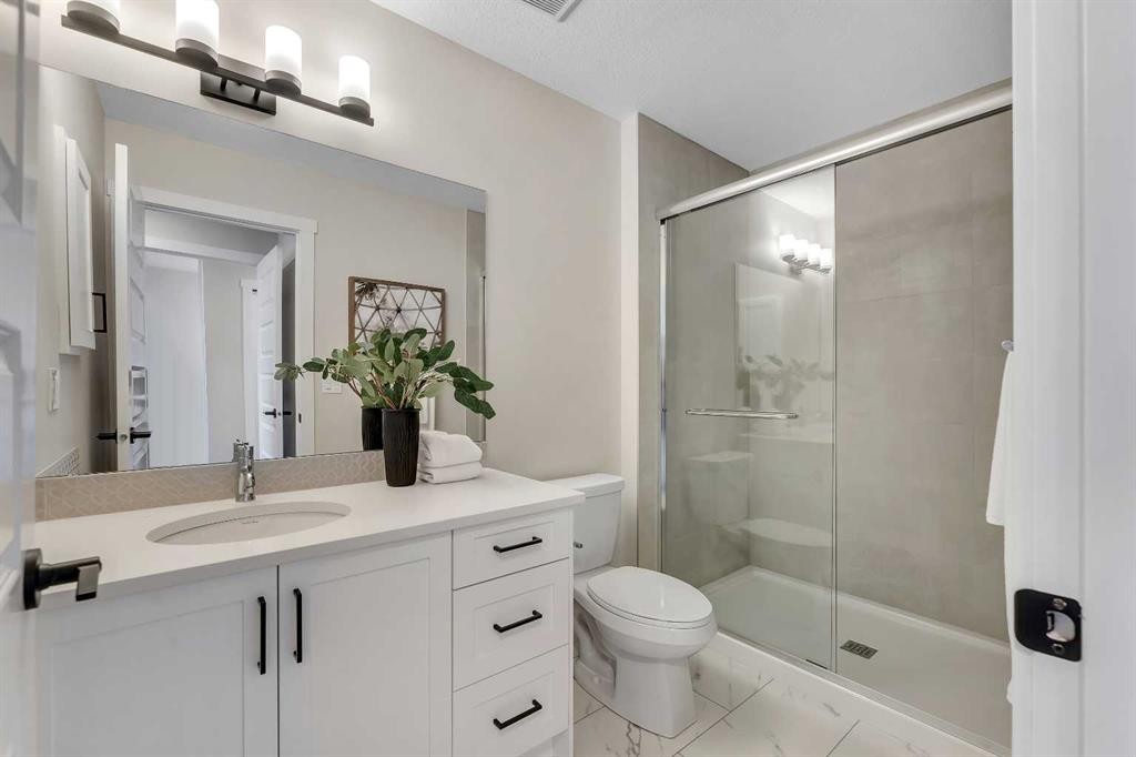 1047 Bayview Crescent, Airdrie, AB - Indoor Photo Showing Bathroom