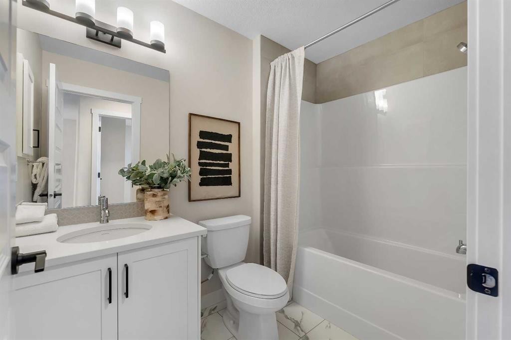 1047 Bayview Crescent, Airdrie, AB - Indoor Photo Showing Bathroom