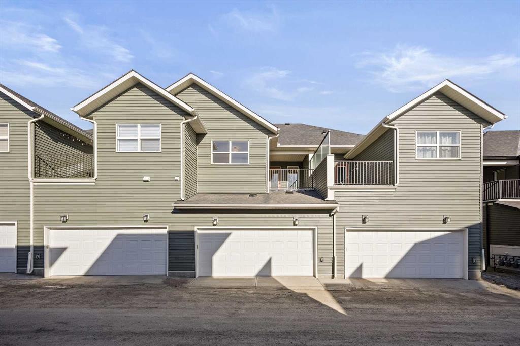 1047 Bayview Crescent, Airdrie, AB - Outdoor