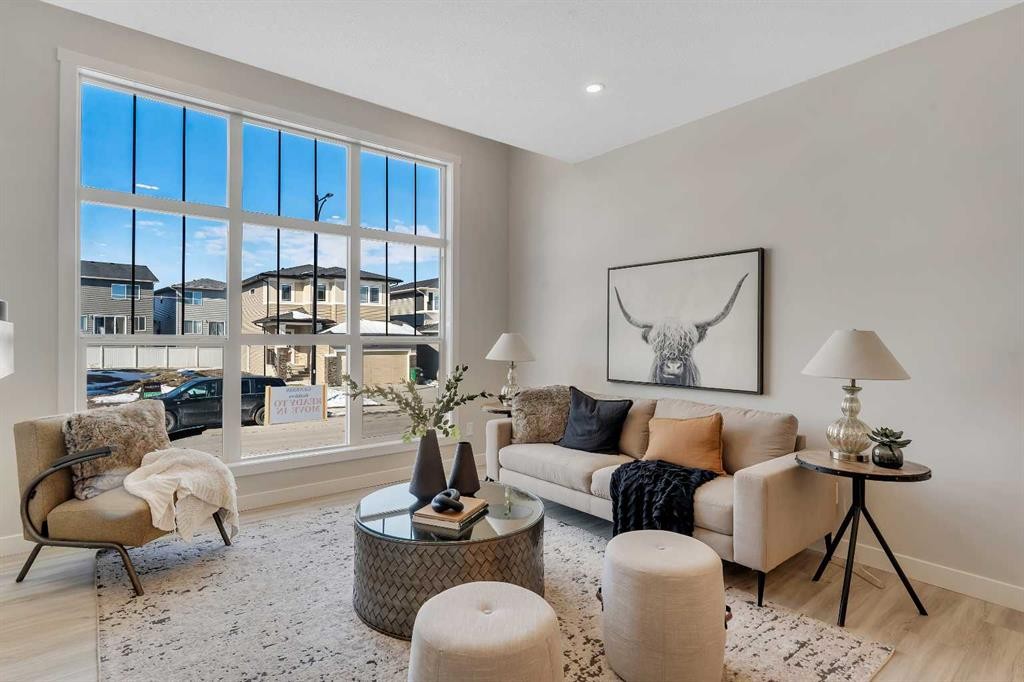 1047 Bayview Crescent, Airdrie, AB - Indoor Photo Showing Living Room