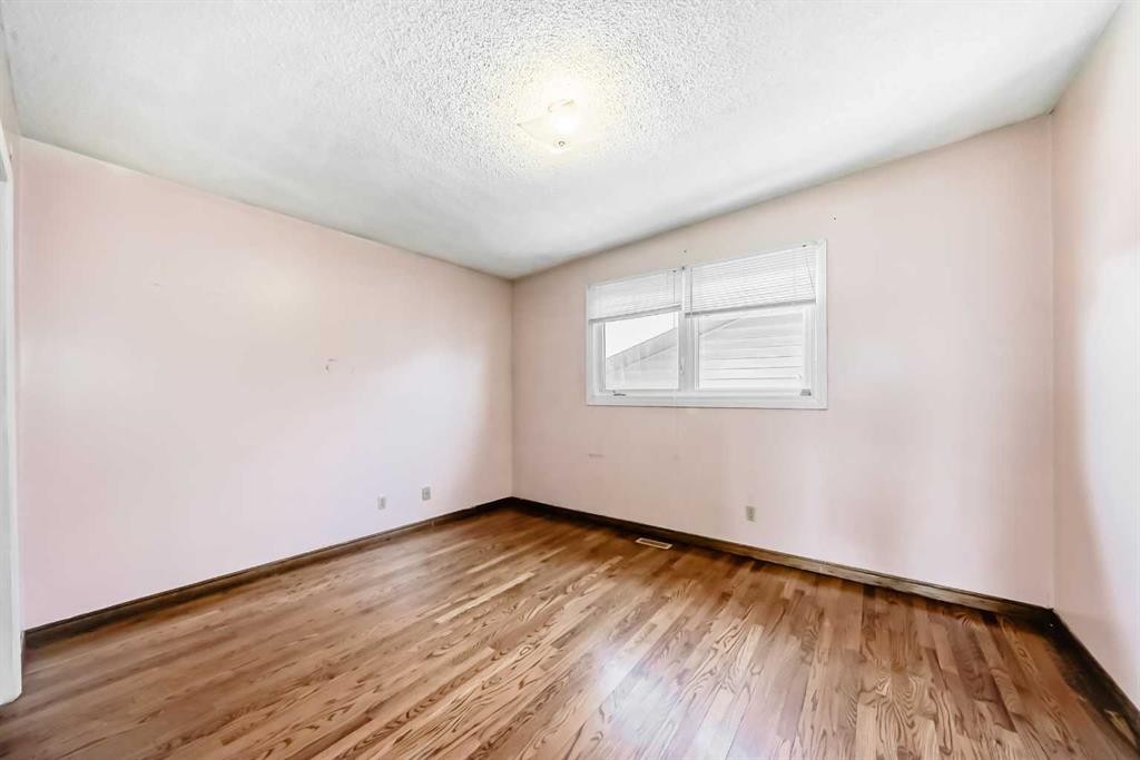 2610 Dover Ridge Drive Se, Calgary, AB - Indoor Photo Showing Other Room