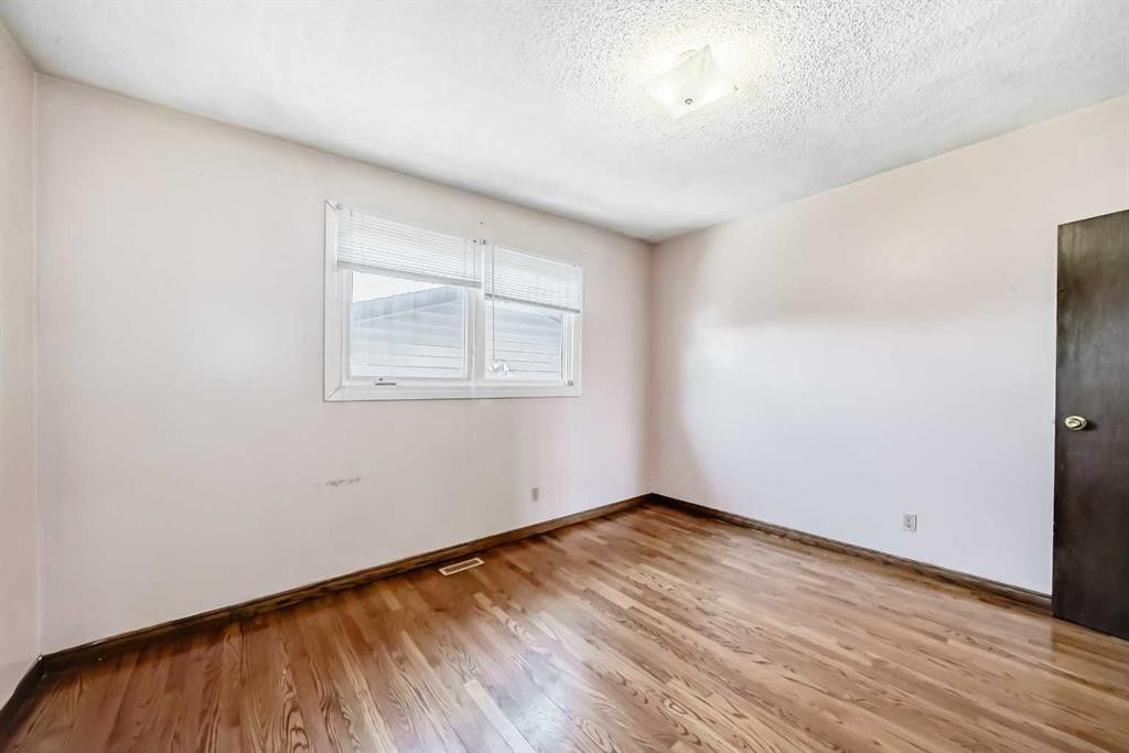 2610 Dover Ridge Drive Se, Calgary, AB - Indoor Photo Showing Other Room