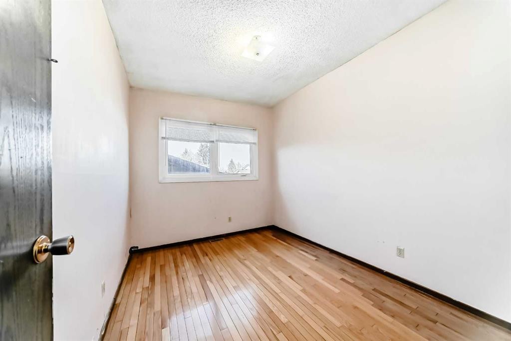 2610 Dover Ridge Drive Se, Calgary, AB - Indoor Photo Showing Other Room