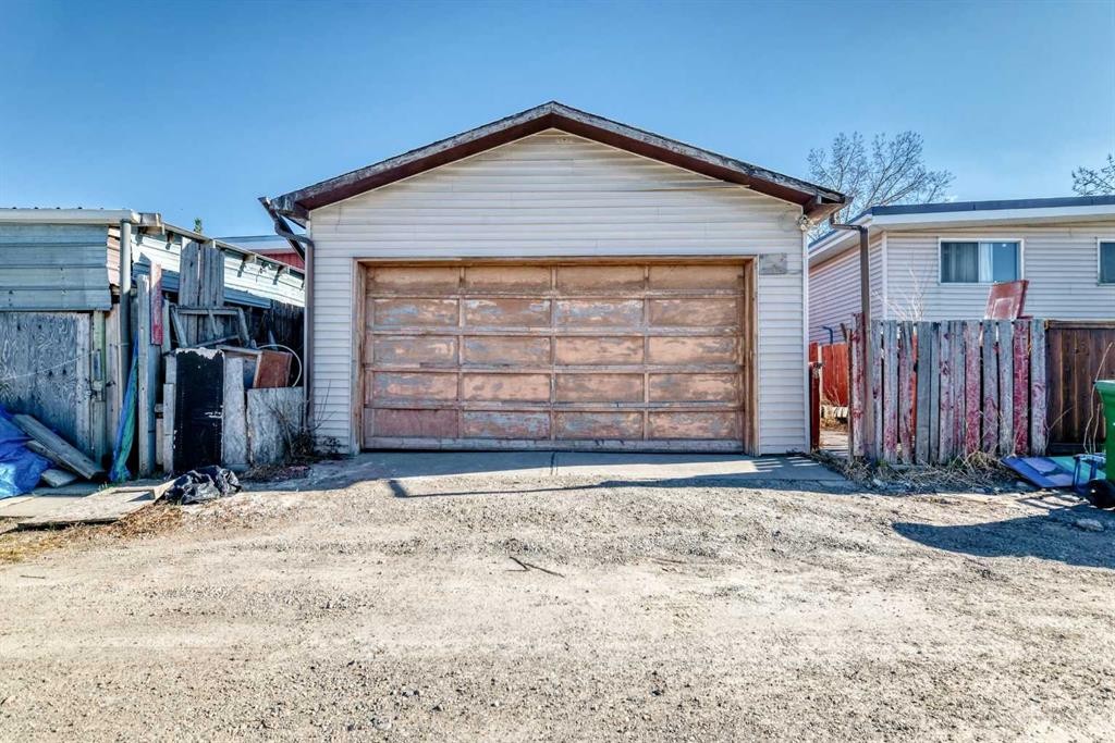 2610 Dover Ridge Drive Se, Calgary, AB - Outdoor