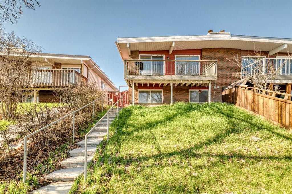 2610 Dover Ridge Drive Se, Calgary, AB - Outdoor