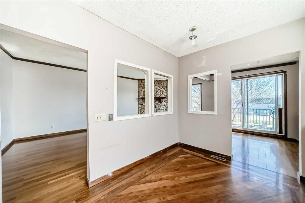 2610 Dover Ridge Drive Se, Calgary, AB - Indoor Photo Showing Other Room
