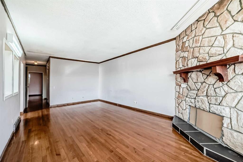 2610 Dover Ridge Drive Se, Calgary, AB - Indoor Photo Showing Other Room