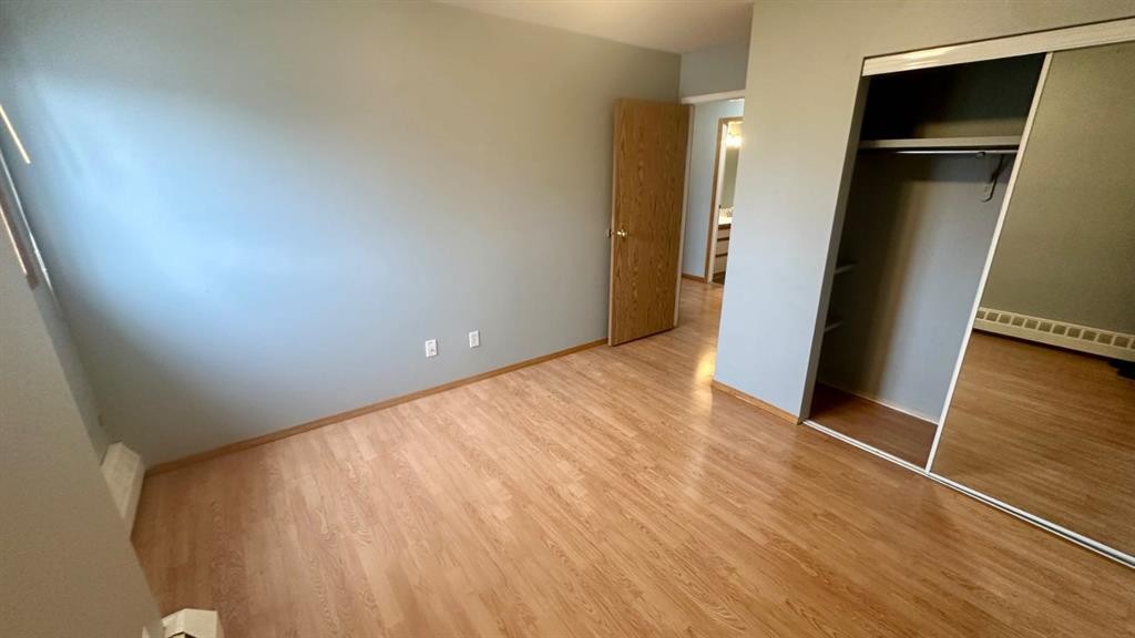 8-6203 Bowness Road Nw, Calgary, AB - Indoor Photo Showing Other Room