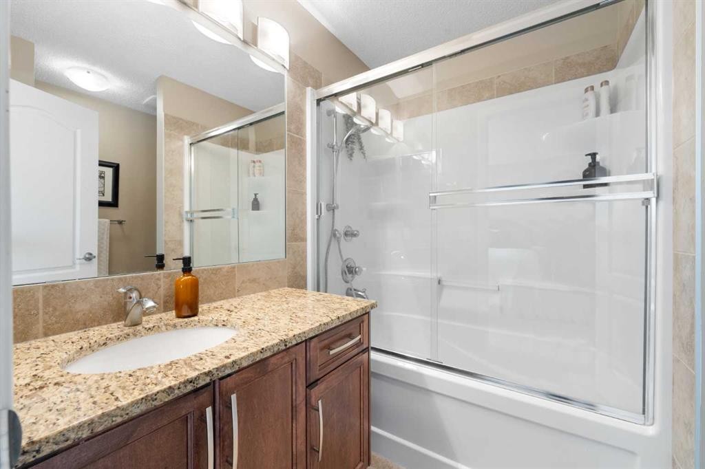 100 Evansborough Common Nw, Calgary, AB - Indoor Photo Showing Bathroom