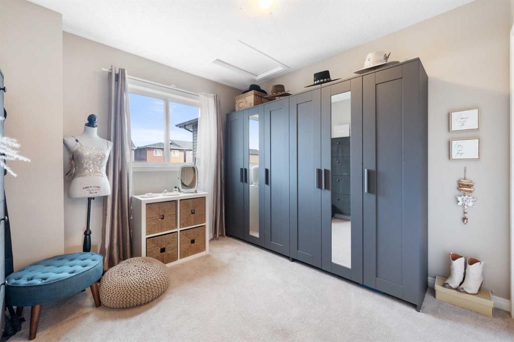 100 Evansborough Common Nw, Calgary, AB - Indoor Photo Showing Bedroom