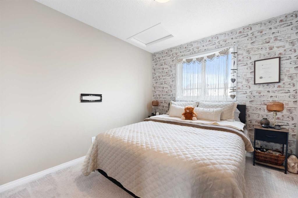 100 Evansborough Common Nw, Calgary, AB - Indoor Photo Showing Bedroom