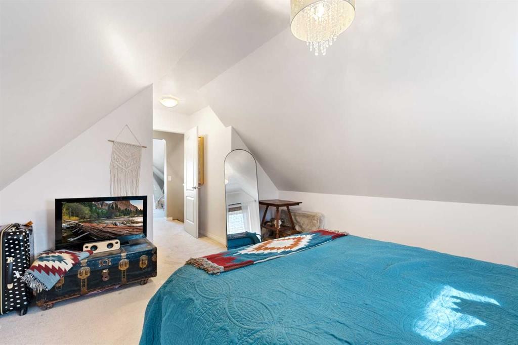 100 Evansborough Common Nw, Calgary, AB - Indoor Photo Showing Bedroom