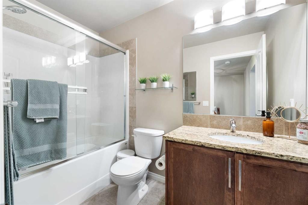 100 Evansborough Common Nw, Calgary, AB - Indoor Photo Showing Bathroom