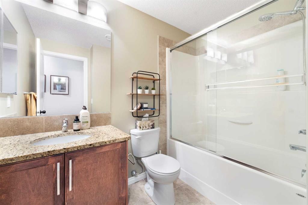 100 Evansborough Common Nw, Calgary, AB - Indoor Photo Showing Bathroom