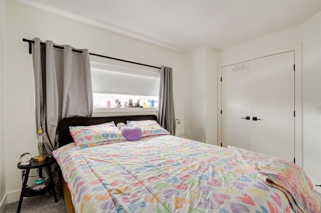 1804 20 Avenue, Calgary, AB - Indoor Photo Showing Bedroom
