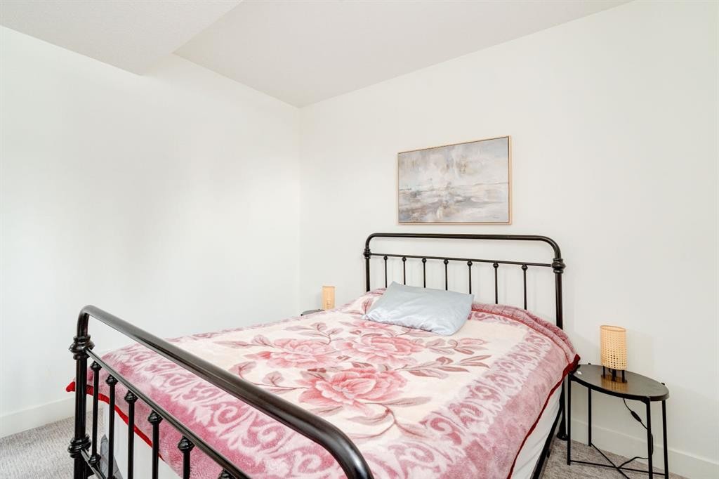 1804 20 Avenue, Calgary, AB - Indoor Photo Showing Bedroom