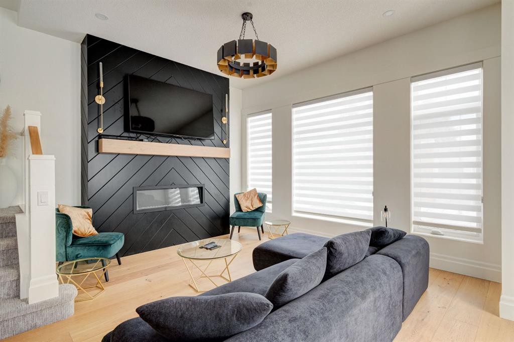 1804 20 Avenue, Calgary, AB - Indoor Photo Showing Living Room With Fireplace