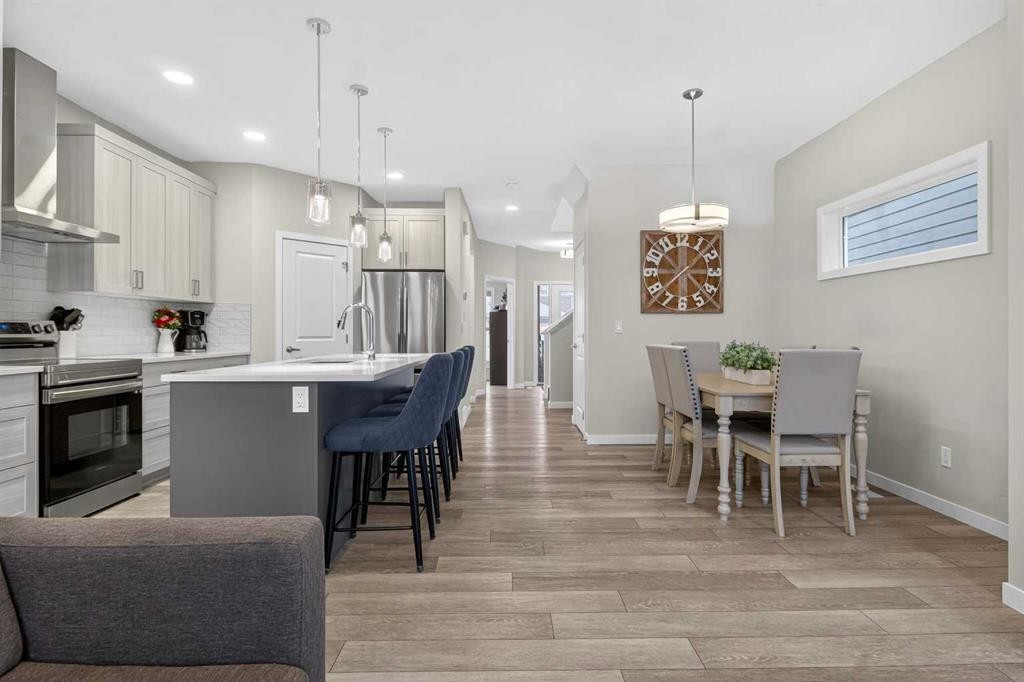 321 Magnolia Way Se, Calgary, AB - Indoor