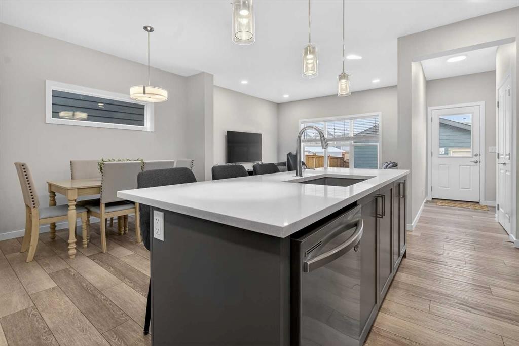 321 Magnolia Way Se, Calgary, AB - Indoor