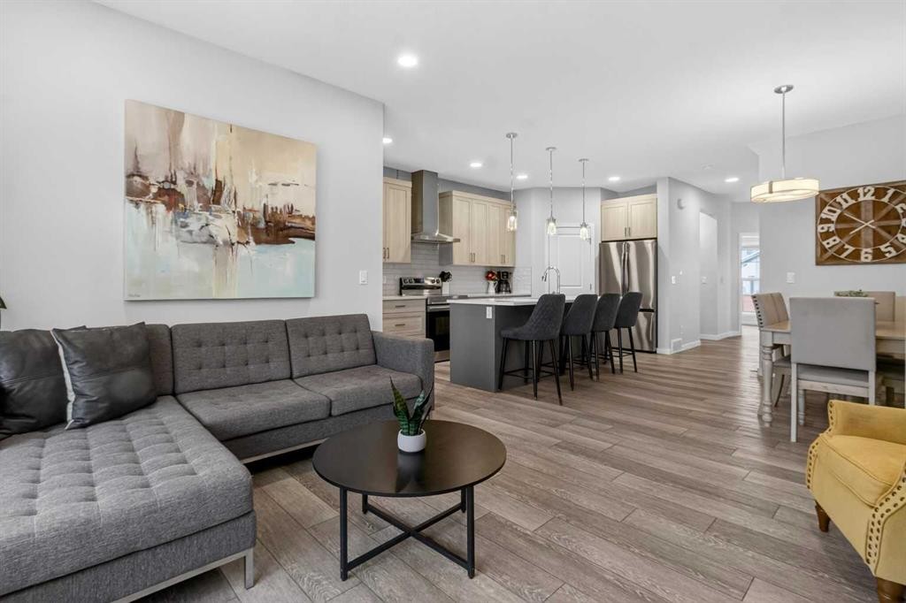 321 Magnolia Way Se, Calgary, AB - Indoor Photo Showing Living Room