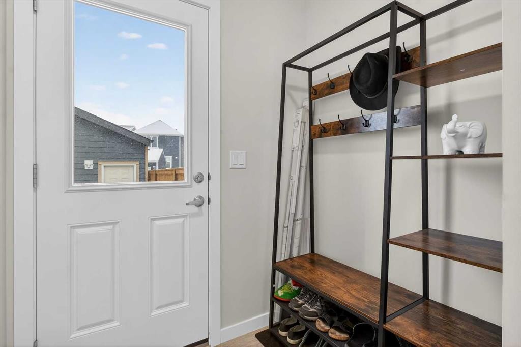 321 Magnolia Way Se, Calgary, AB - Indoor Photo Showing Other Room