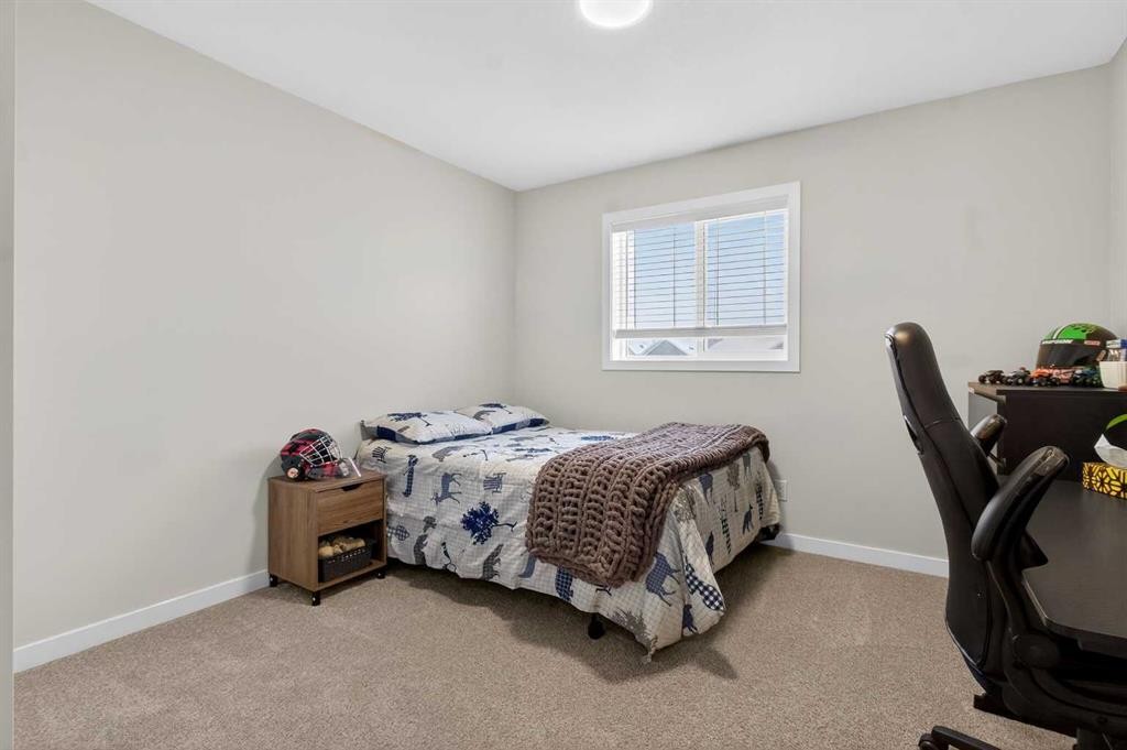 321 Magnolia Way Se, Calgary, AB - Indoor Photo Showing Bedroom