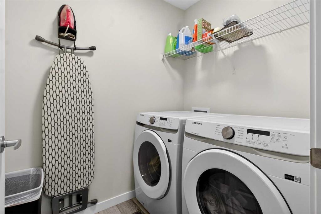 321 Magnolia Way Se, Calgary, AB - Indoor Photo Showing Laundry Room