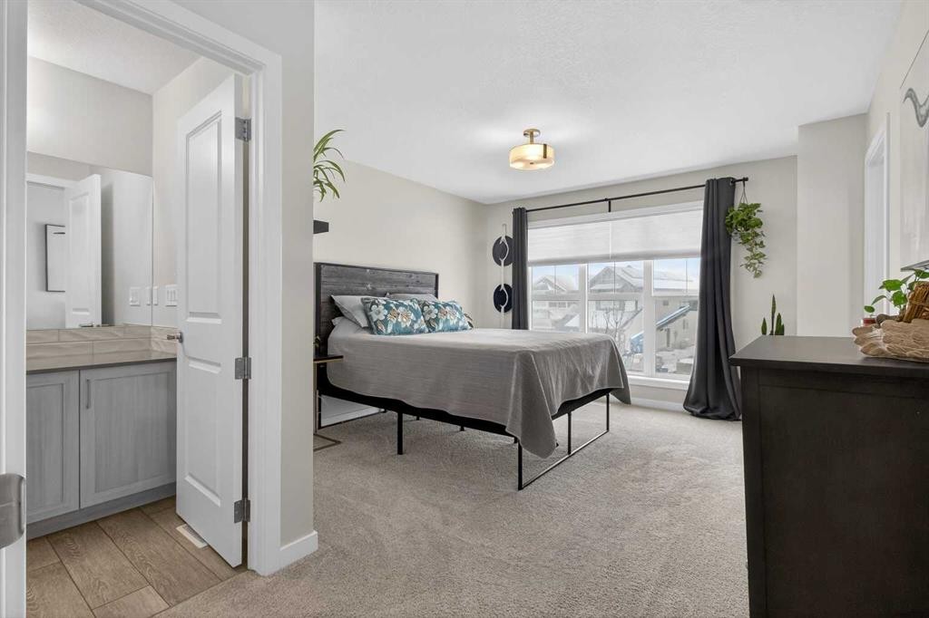321 Magnolia Way Se, Calgary, AB - Indoor Photo Showing Bedroom