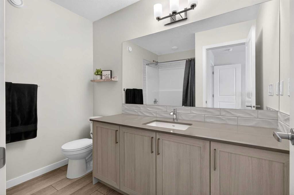 321 Magnolia Way Se, Calgary, AB - Indoor Photo Showing Bathroom