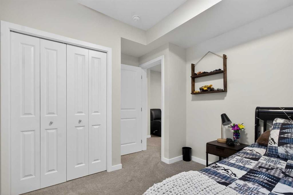 321 Magnolia Way Se, Calgary, AB - Indoor Photo Showing Bedroom
