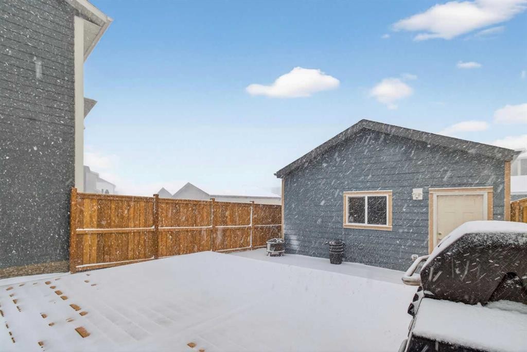 321 Magnolia Way Se, Calgary, AB - Outdoor
