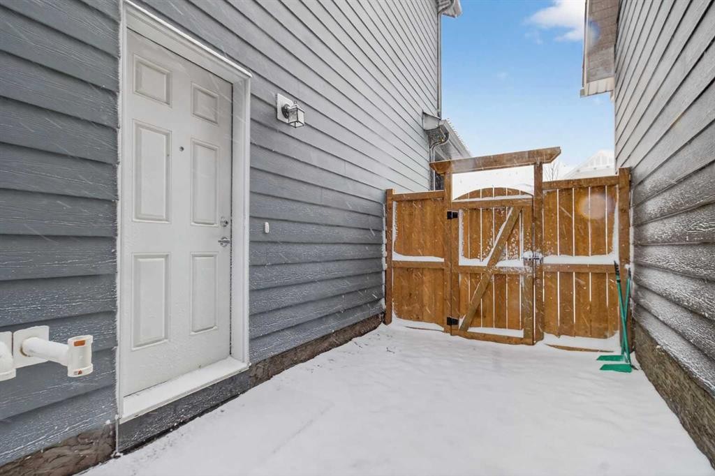 321 Magnolia Way Se, Calgary, AB - Outdoor With Exterior