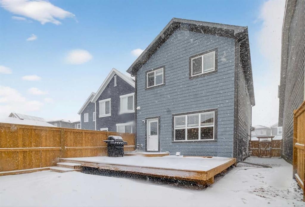 321 Magnolia Way Se, Calgary, AB - Outdoor