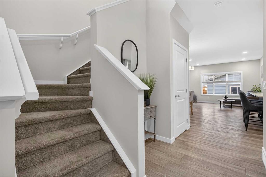 321 Magnolia Way Se, Calgary, AB - Indoor Photo Showing Other Room